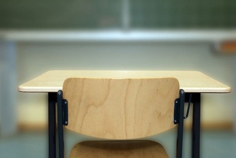 Kisruh PPDB Online: Orang Tua Siswa di Kota Bekasi Menunggu Bangku Kosong