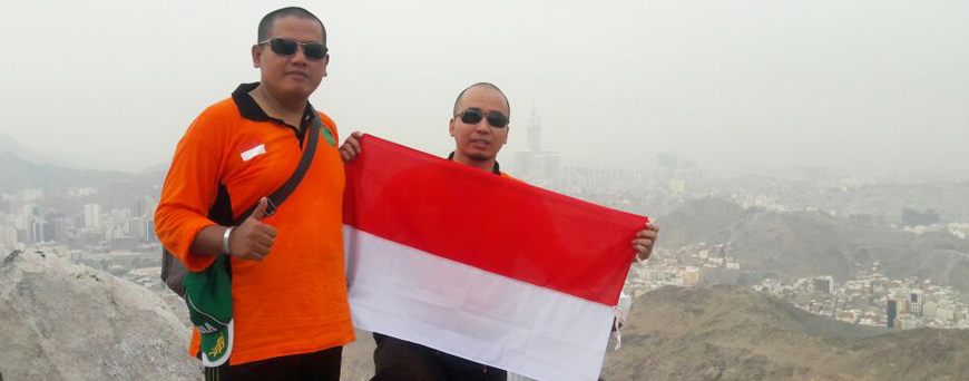 Sangsaka Merah Putih Berkibar di Gua Hira