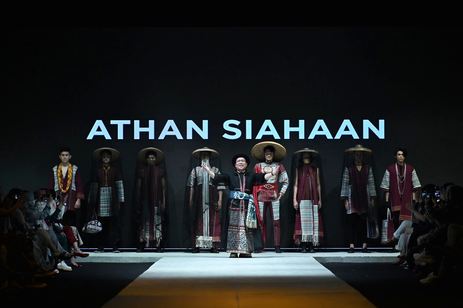 Designer Athan Siahaan Ajak Milenial Cintai Wastra Nusantara