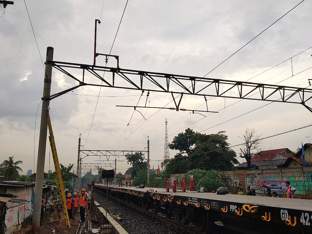 Alami Gangguan, Perjalanan KRL Bekasi Hanya Sampai Cakung