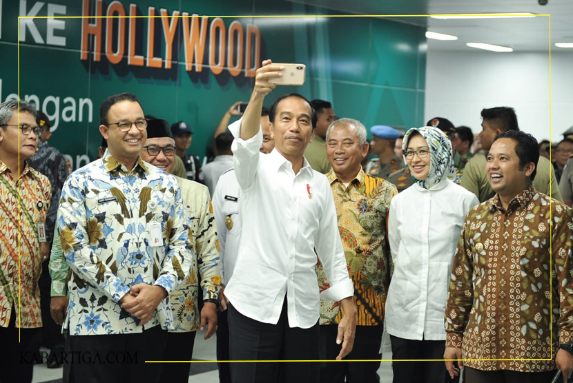 Jokowi Ajak Sejumlah Kepala Daerah Rasakan MRT