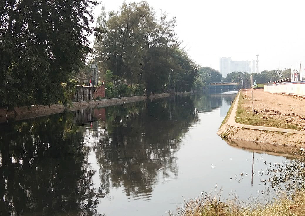 Air Baku PDAM Tirta Patriot Tercemar Limbah, Bau Tak Sedap Selimuti Kali Bekasi