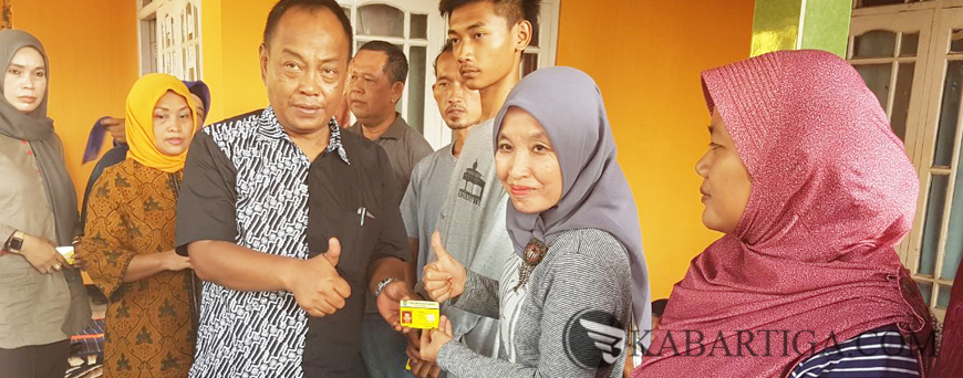 Saba Kampung Pertama Lurah Bojong Menteng Bagikan KS NIK