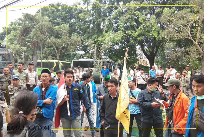 Mahasiswa Tuntut DPRD Kota Bekasi Kembali ke Marwah Legislatif
