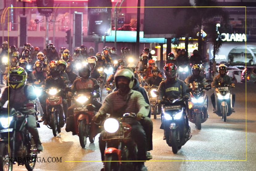H-6 Lebaran, Pemudik Mulai Padati Simpang Bekasi Cyber Park