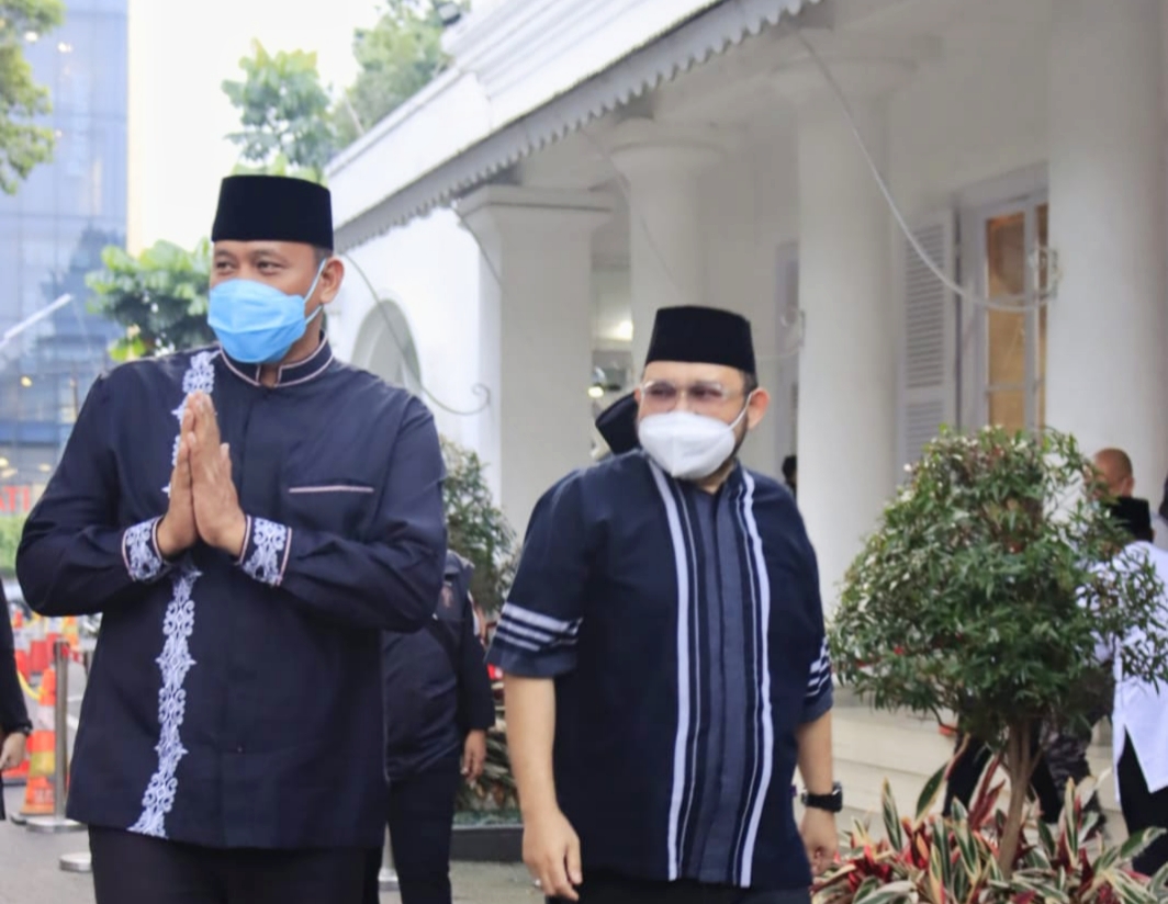 Plt Wali Kota Bekasi Tri Adhianto Ta'ziah Ke Rumah Dinas Pakuan Gubernur Jawa Barat